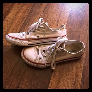 White converse chuck Taylor sneakers size 1.5