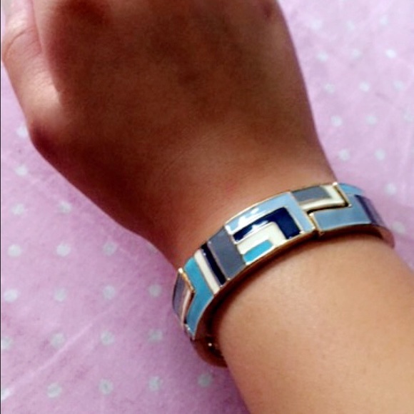 Adorable bracelet, a wonderful filler for stocking - Picture 2 of 3