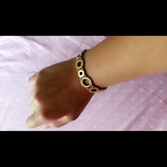 Adorable gold bracelet
