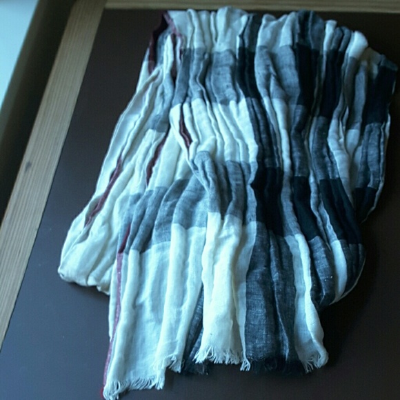 Lovely Burberry linen long scarve