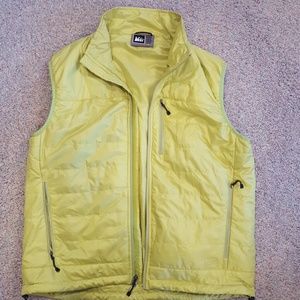 Rei light puffer vest