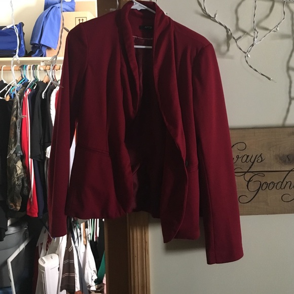 Red dress jacket - Picture 1 of 2