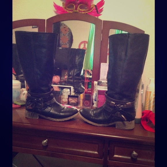 Black Boots