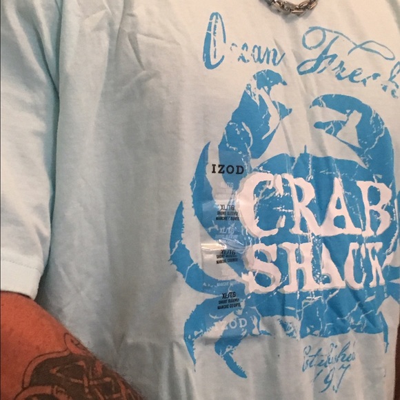 MENS IZOD TEE SZ XL CRAB SHACK GRAPHIC - Picture 2 of 4