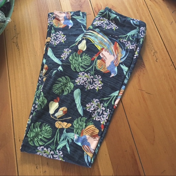 LULAROE TROPICAL 🌴 THEMED LEGGINGS