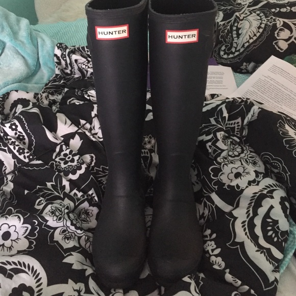 black hunter boots