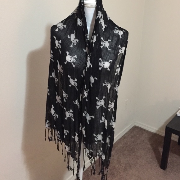 Skull scarf
