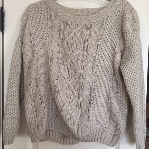 Cream cable knit sweater-one size
