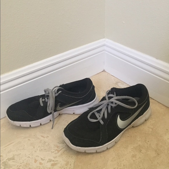 Nike tennis shoes