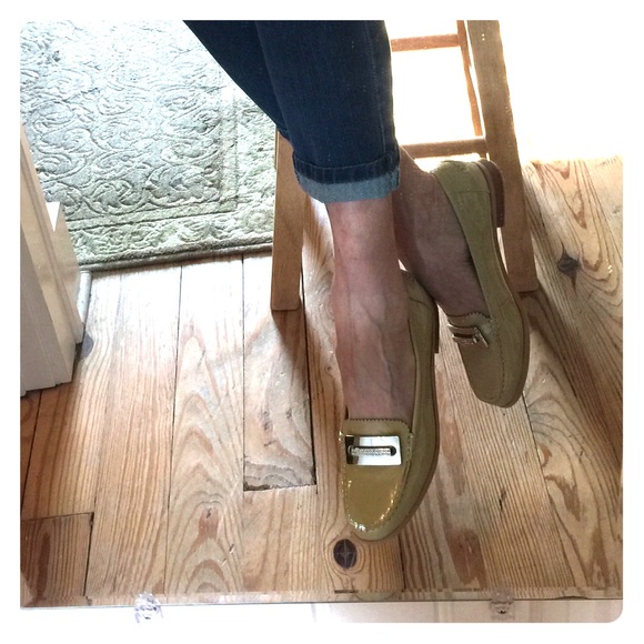 Amazing Italian loafers with silver buckle. Size 9