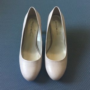Bandolino nude beige platform pumps