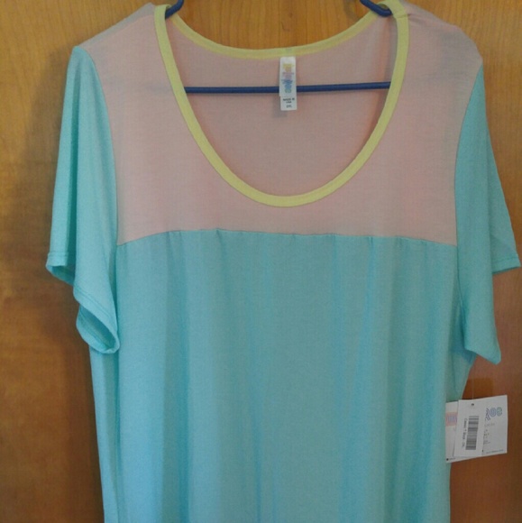 Brand new Lularoe classic t