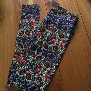 LULAROE TRIBAL PRINT LEGGINGS