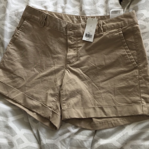 Banana Republic new size 2 City Chino khaki shorts