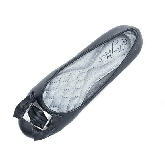 Women Flower Buckle Ballet Flats b-1610, Black - Picture 2 of 3