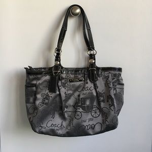 SALE East West Horse Carriage F16563 Tote Bag