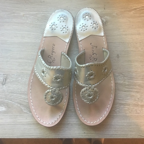 ALMOST BRAND NEW JACK ROGERS