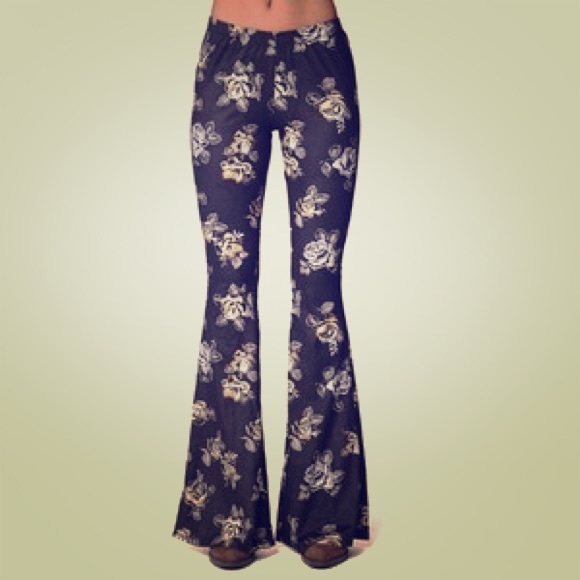 LA hearts Floral bell bottoms ✨