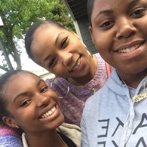 Meet your Posher, Lakia