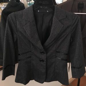 Blk 3/4 sleeve blazer w/leather type accents! EUC!