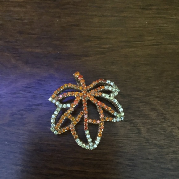 Sterling silver leaf pendant