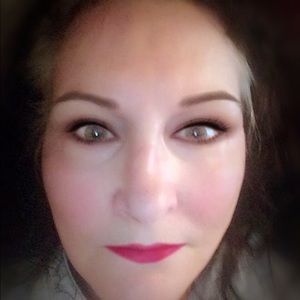 Meet your Posher, Suzanne