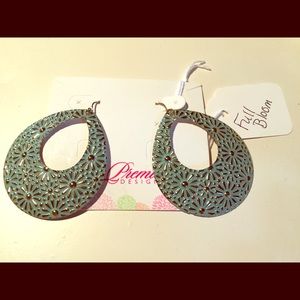 Premier design earrings Full Bloom