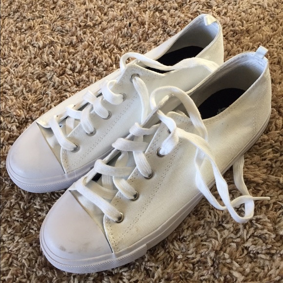 White tennis shoes