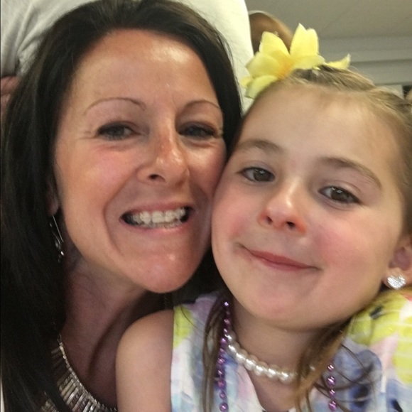 Meet your Posher, Sandra - Picture 2 of 2