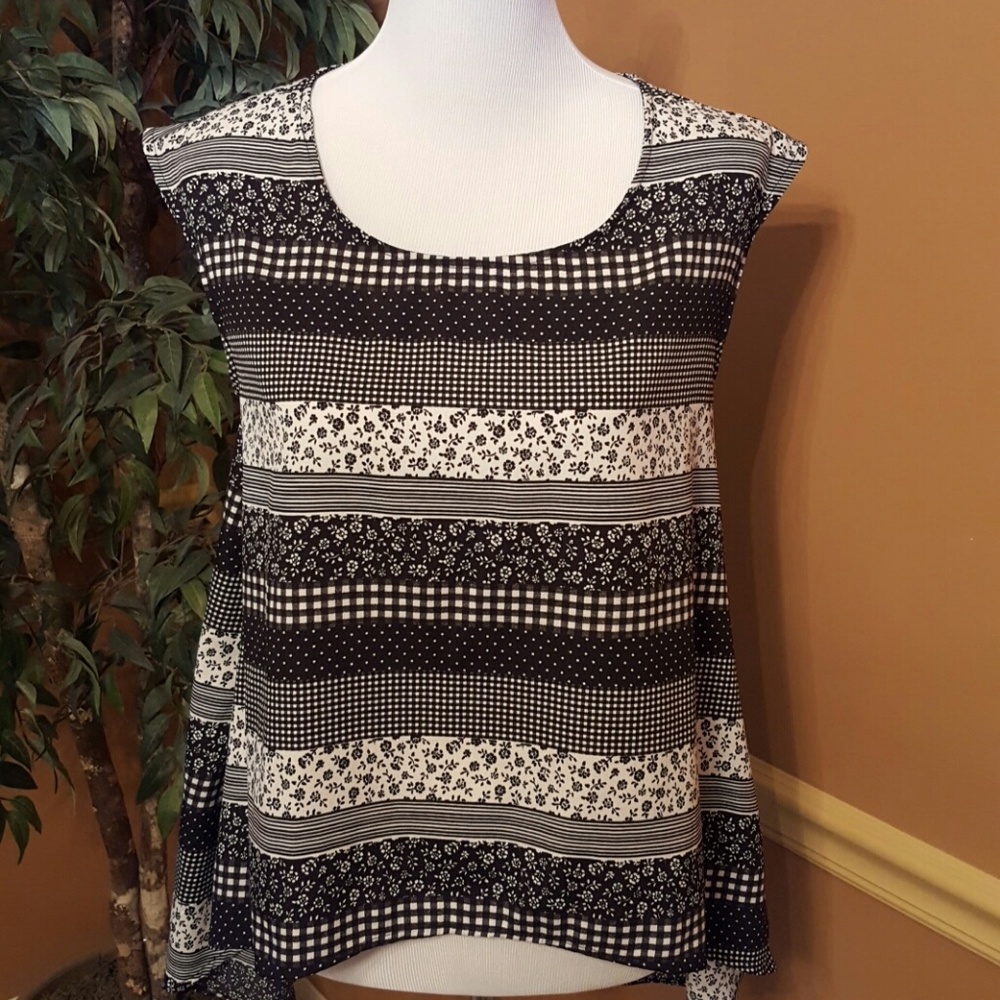 OAT & FAWN black and white sleeveless top. EUC