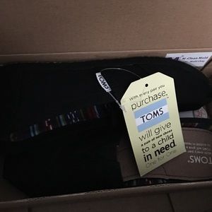 Black Toms size 6