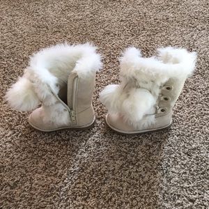 Adorable Toddler size 5 old navy boots