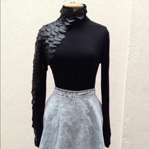 Sneak sweater
