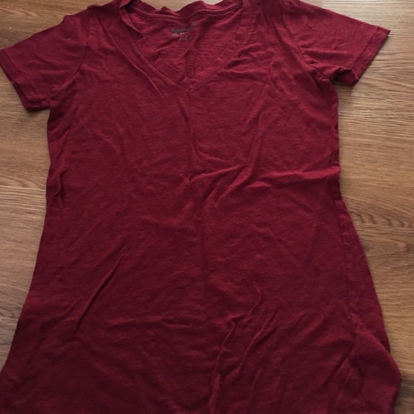 V-neck fitted tshirt