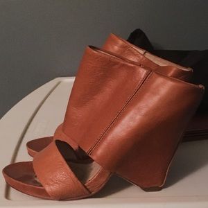 Mea Shawdow Undercover Heel