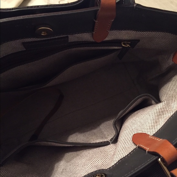 Barlow Dooney & Burke with matching clutch. - Picture 2 of 3