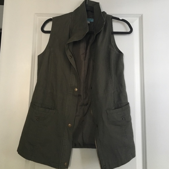Army Green Fall Vest - Picture 1 of 4