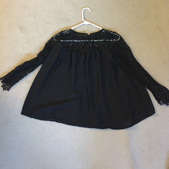 Black lacy top 😍