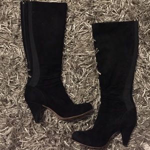 Suede boots with zipper on the back of boot