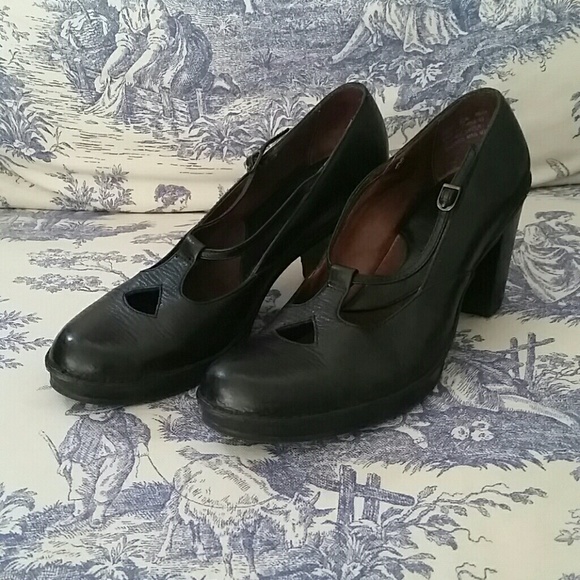 Clarks Artisan Collection Leather Mary Jane Heels