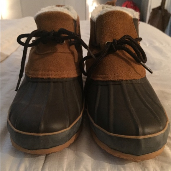 Women's duck boots size 6