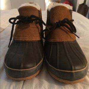 Women's duck boots size 6