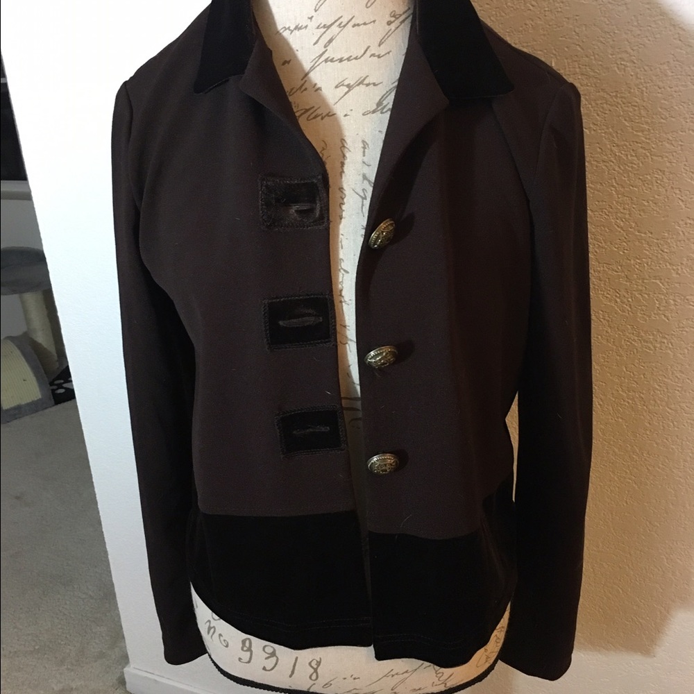 Brown blazer with velvet accent