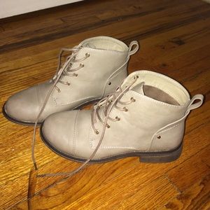 👢 Ankle boots/Booties!