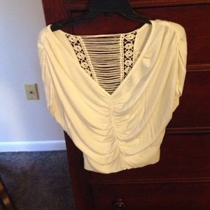 Off-white short sleeve shirt