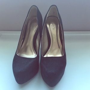 Cute black pumps!