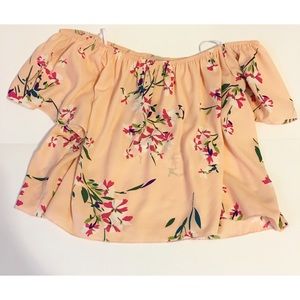 Flowy off the shoulder  floral print top!❤️