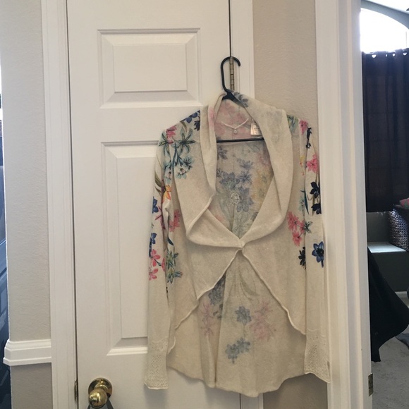 Beautiful floral print sweater - Picture 1 of 3