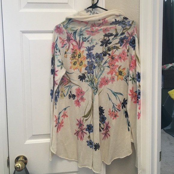 Beautiful floral print sweater - Picture 2 of 3