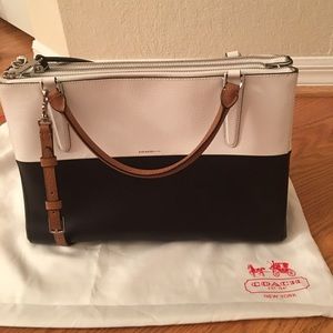 30383 Coach Borough Bag 
Navy/White/Tan